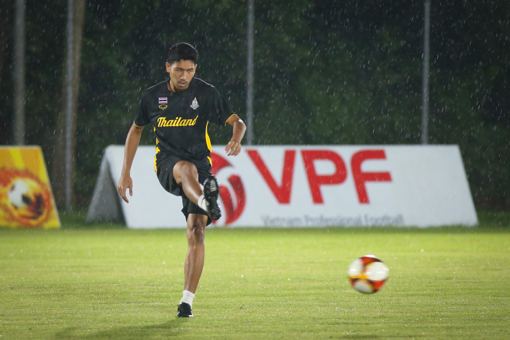 u23 thai lan tap trong mua anh 6