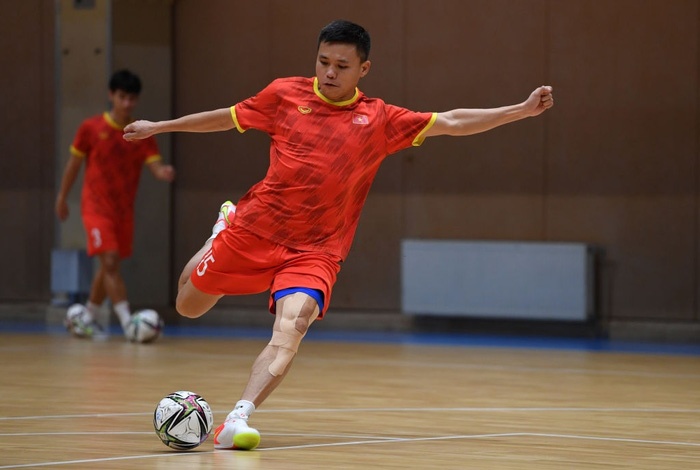 Hai tuyen thu futsal Viet Nam phai tap rieng vi chan thuong hinh anh