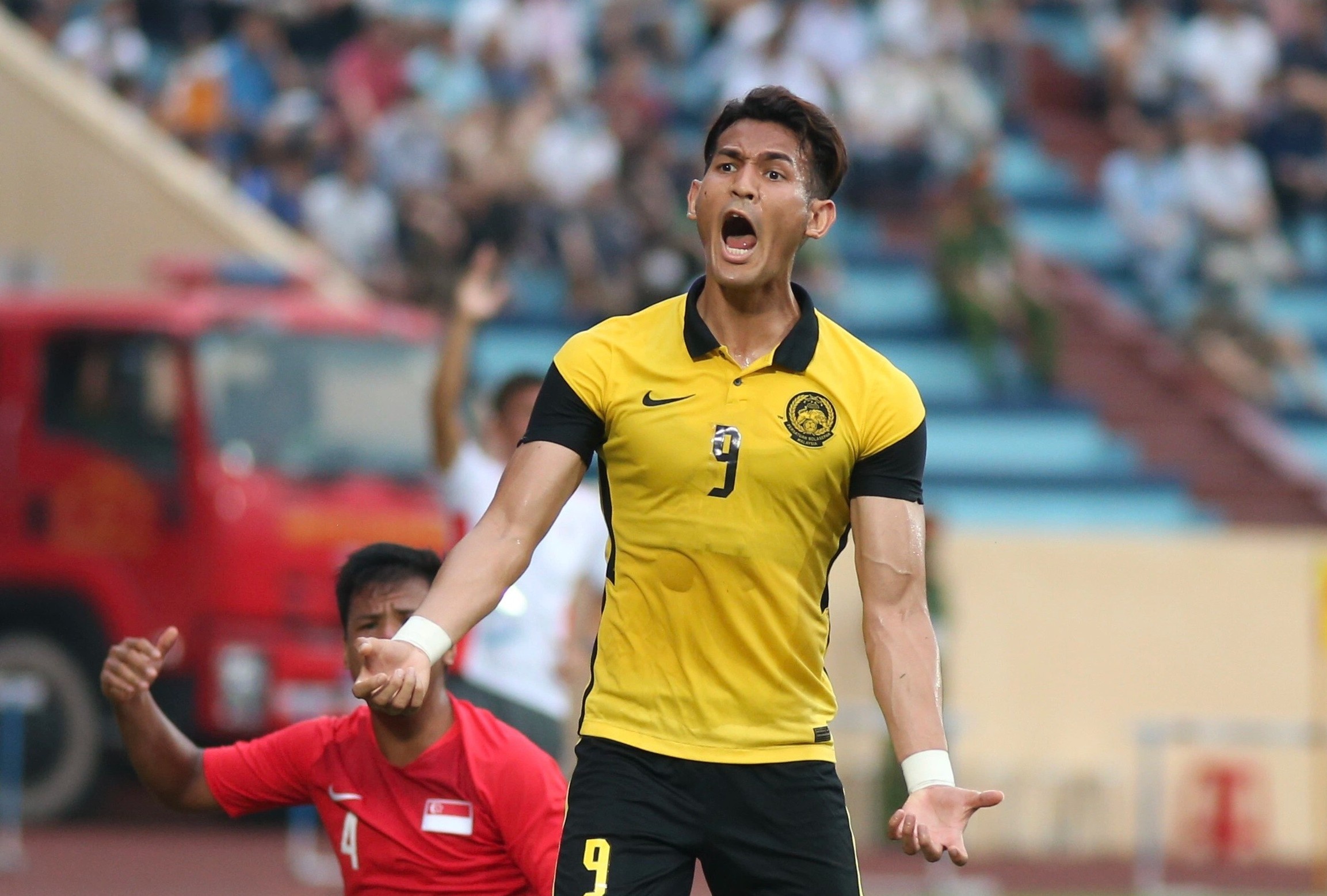 u23 malaysia phan ung trong tai anh 3