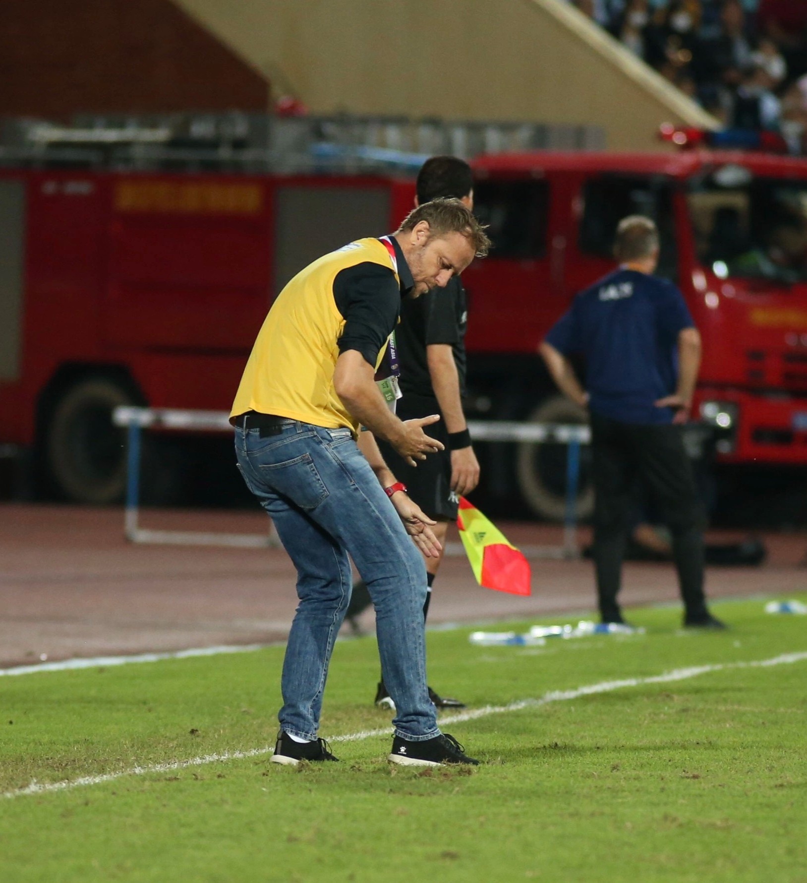 mặt cỏ sân thiên trường ảnh 2 mat co san thien truong anh 2