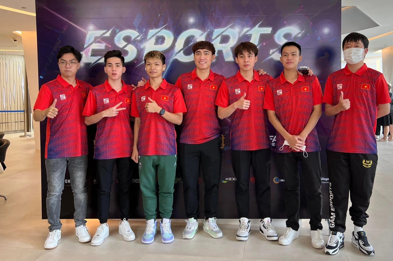 Tuyen LMHT Viet Nam ap dao o vong bang SEA Games 31 hinh anh