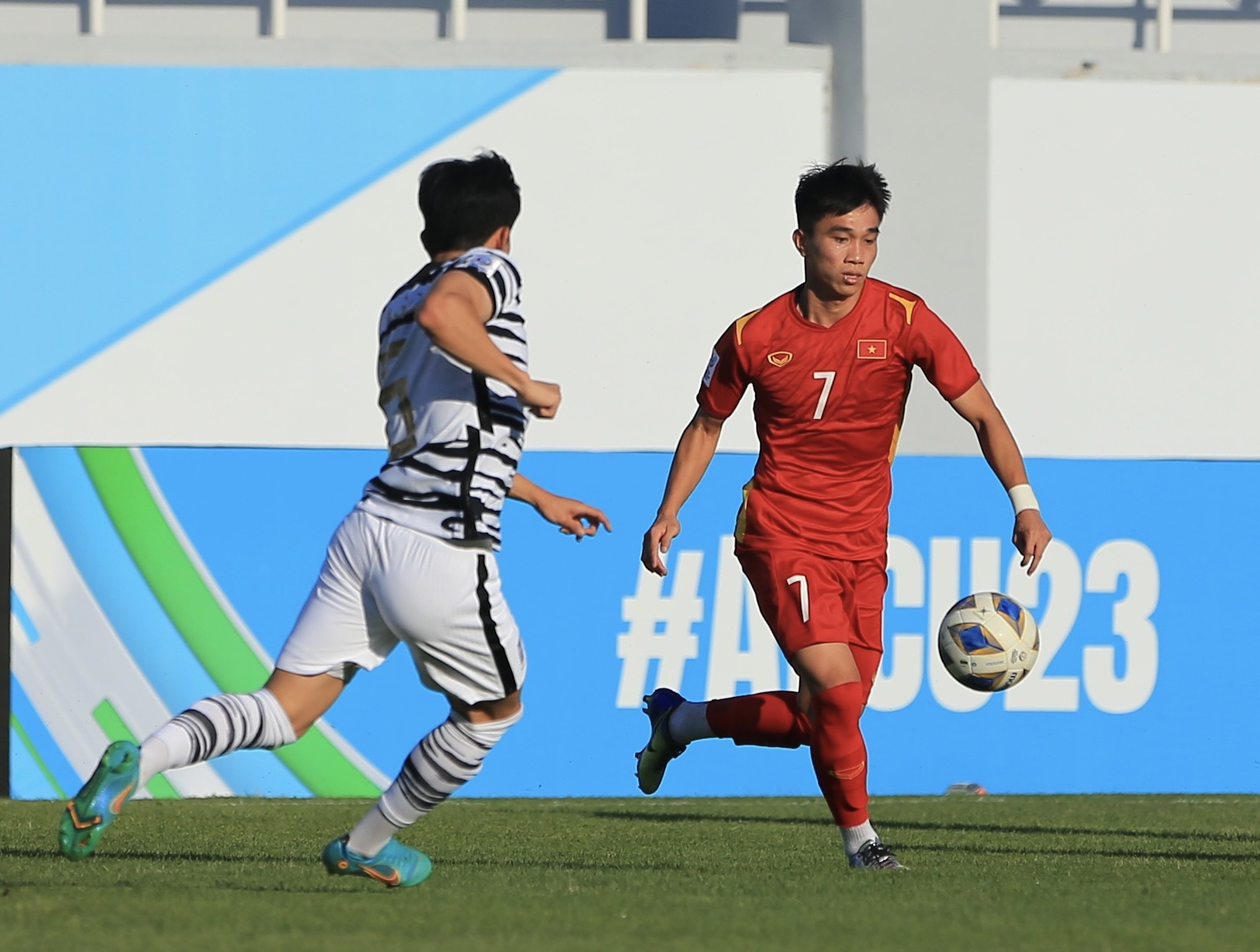 The luc vuot mat HAGL, canh tranh voi CLB Ha Noi o U22 Viet Nam hinh anh