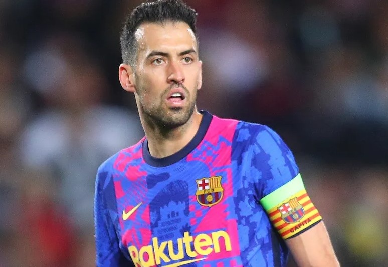 Busquets buon vi hanh dong thieu ton trong cua Barca hinh anh