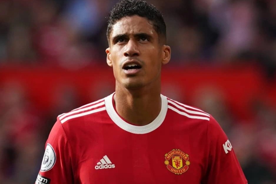 Ferdinand bao ve Varane sau mua giai tham hoa voi MU hinh anh