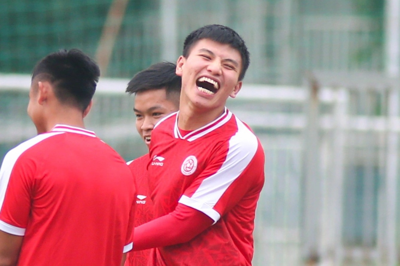 Thanh Binh rang ro trong buoi tap dau cua CLB Viettel hinh anh