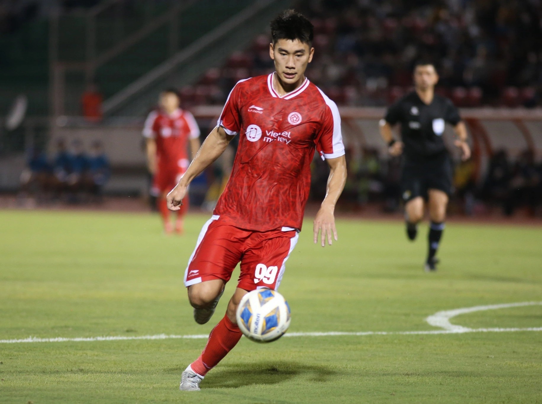 Nham Manh Dung duy tri phong do cao sau giai chau A hinh anh