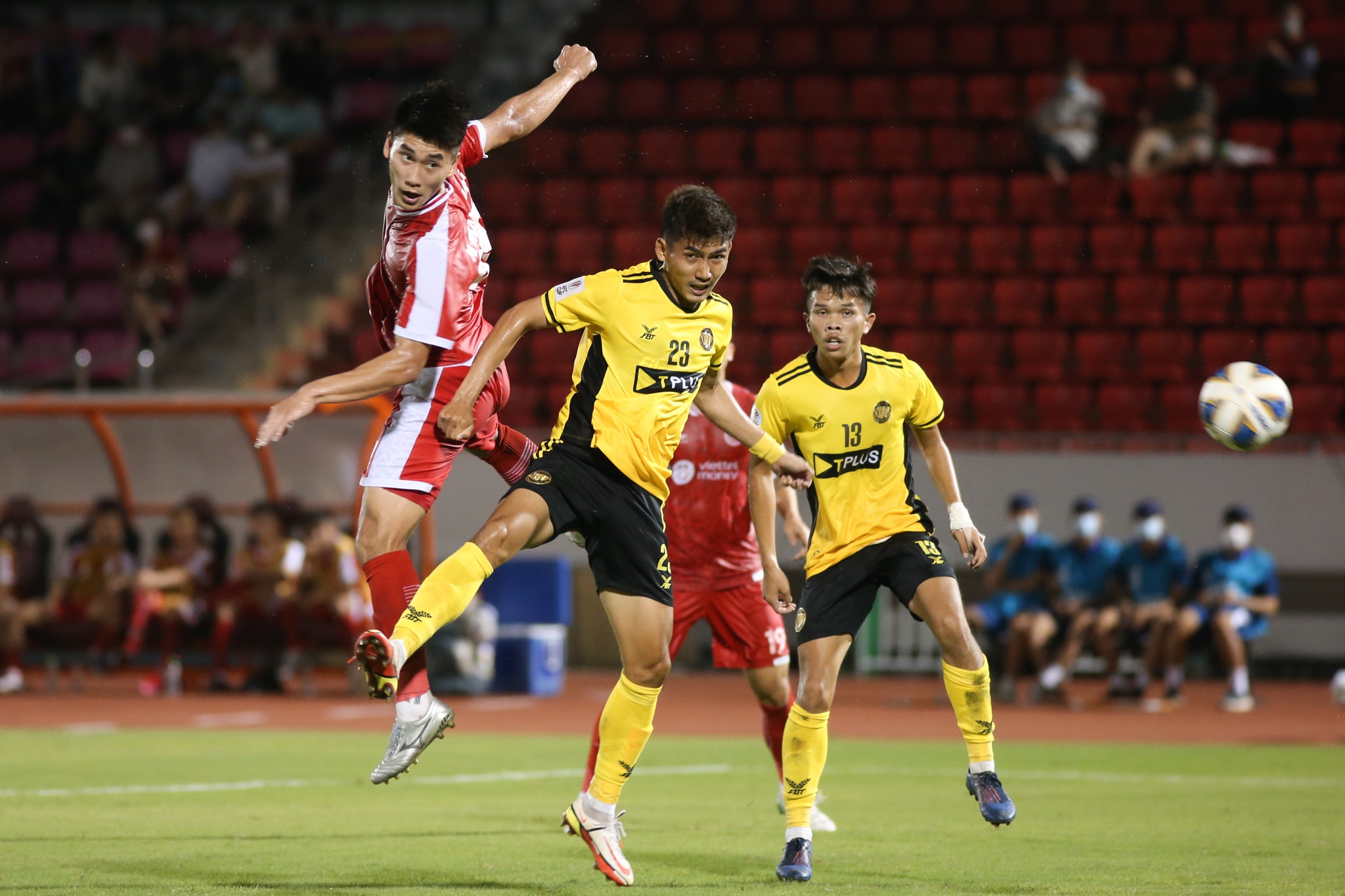 nham manh dung toa sang anh 6