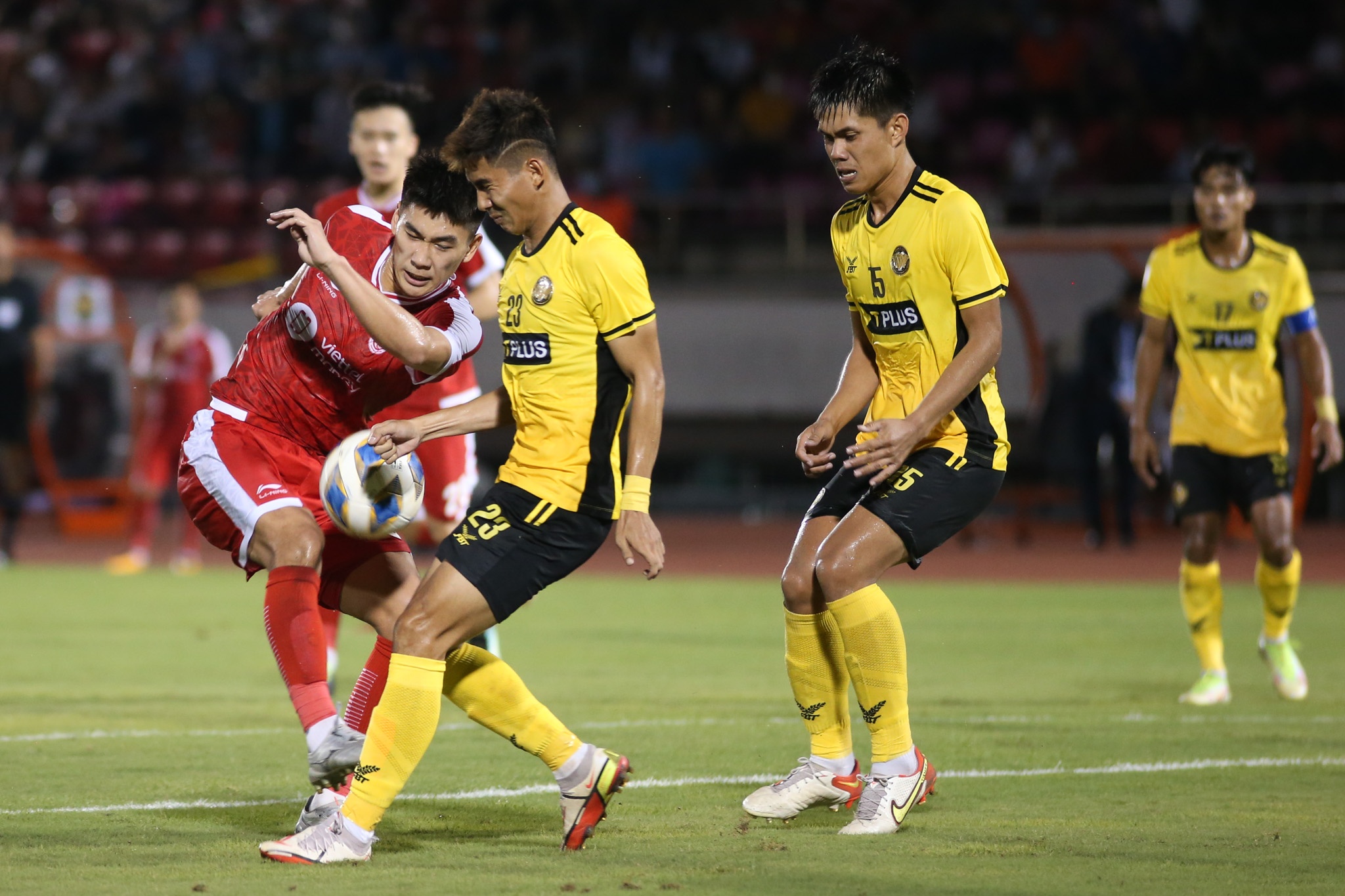 nham manh dung toa sang anh 3