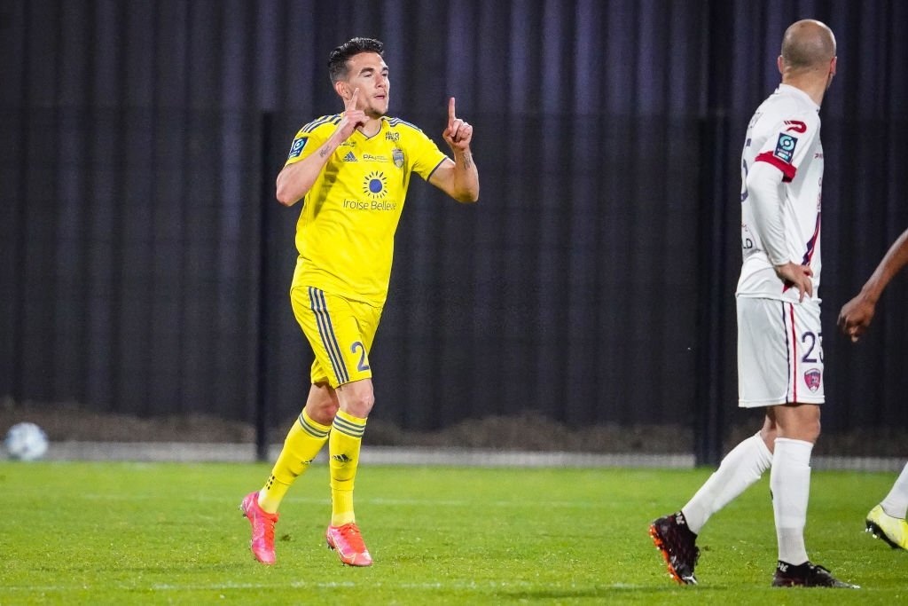 quang hai den pau fc anh 1