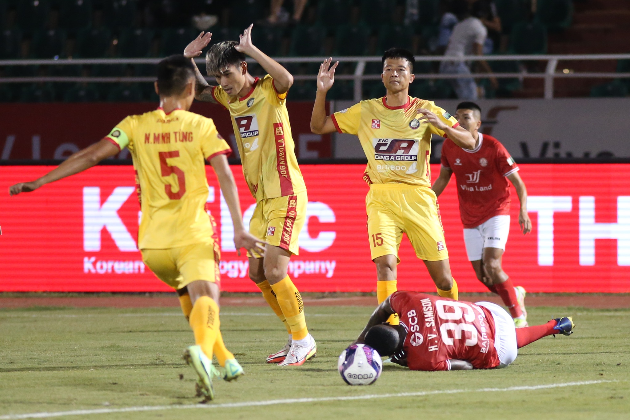 hoang vu samson anh 4