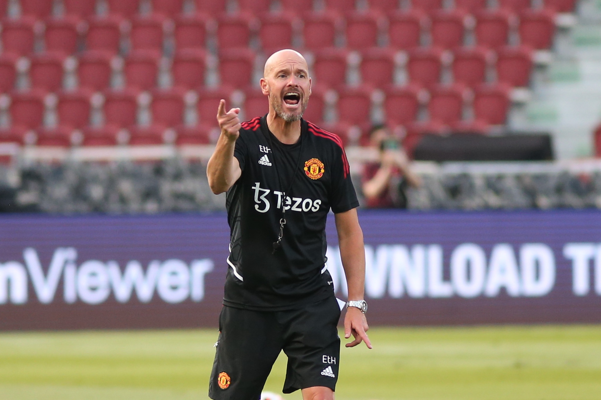 Ten Hag the hien ca tinh truoc hang nghin CDV MU tai Thai Lan hinh anh