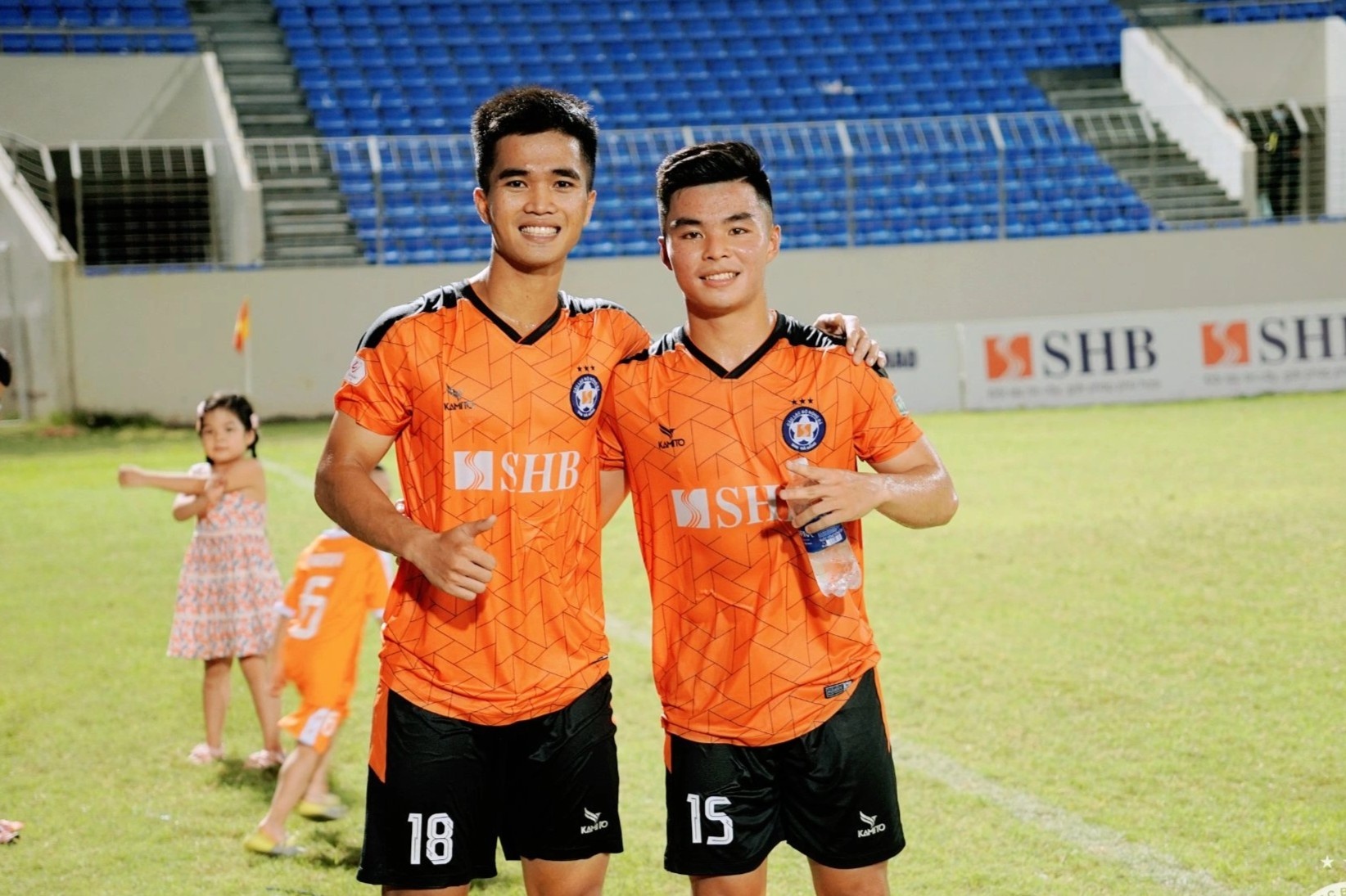 cau thu tre o v league anh 2