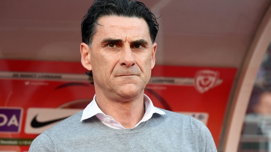 HLV Pau tiep tuc che hang cong hinh anh