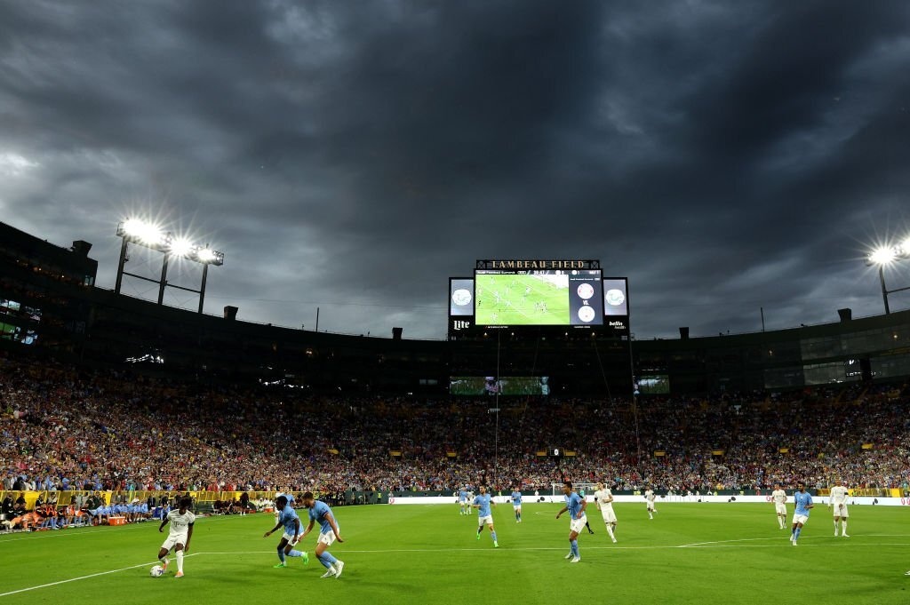 Man City thang Bayern trong tran dau bi hoan 2 lan hinh anh