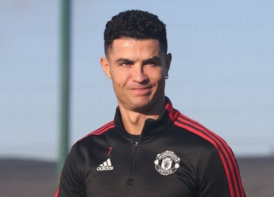 Ronaldo lan dau tap cung MU he 2022 hinh anh
