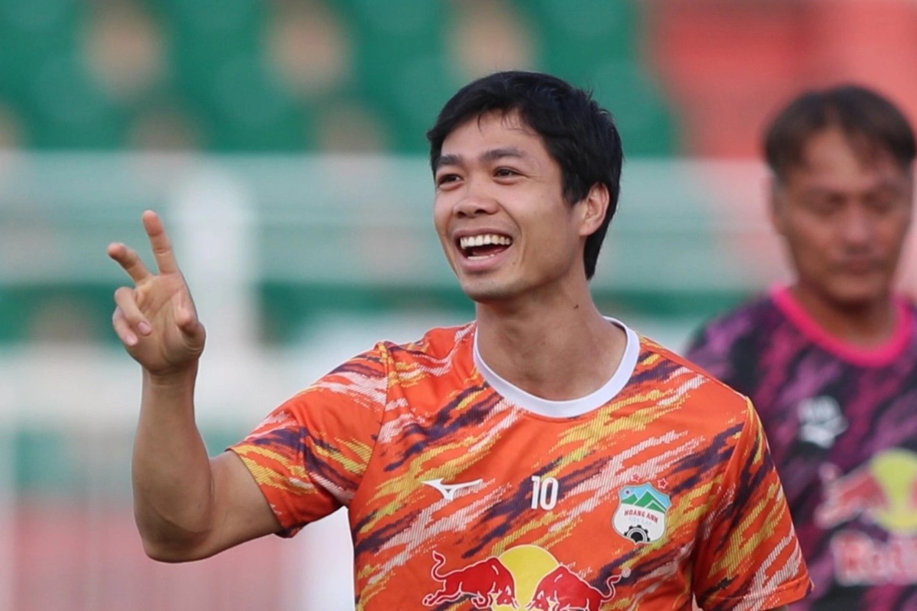 Cong Phuong san sang tro lai sau mot thang chan thuong hinh anh