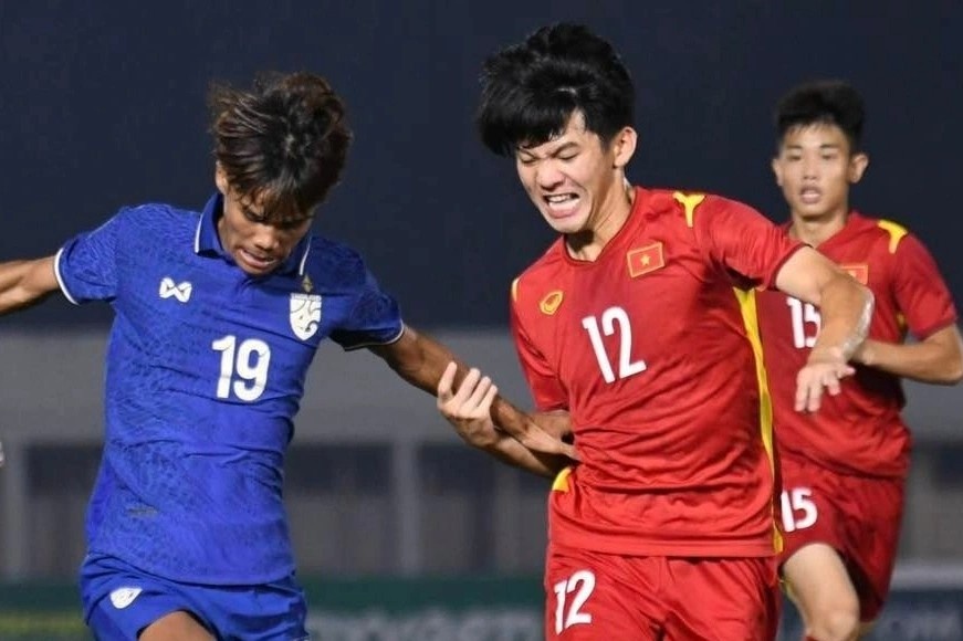 GDKT Chonburi: 'Bong da tre Thai Lan khong canh tranh voi Viet Nam' hinh anh