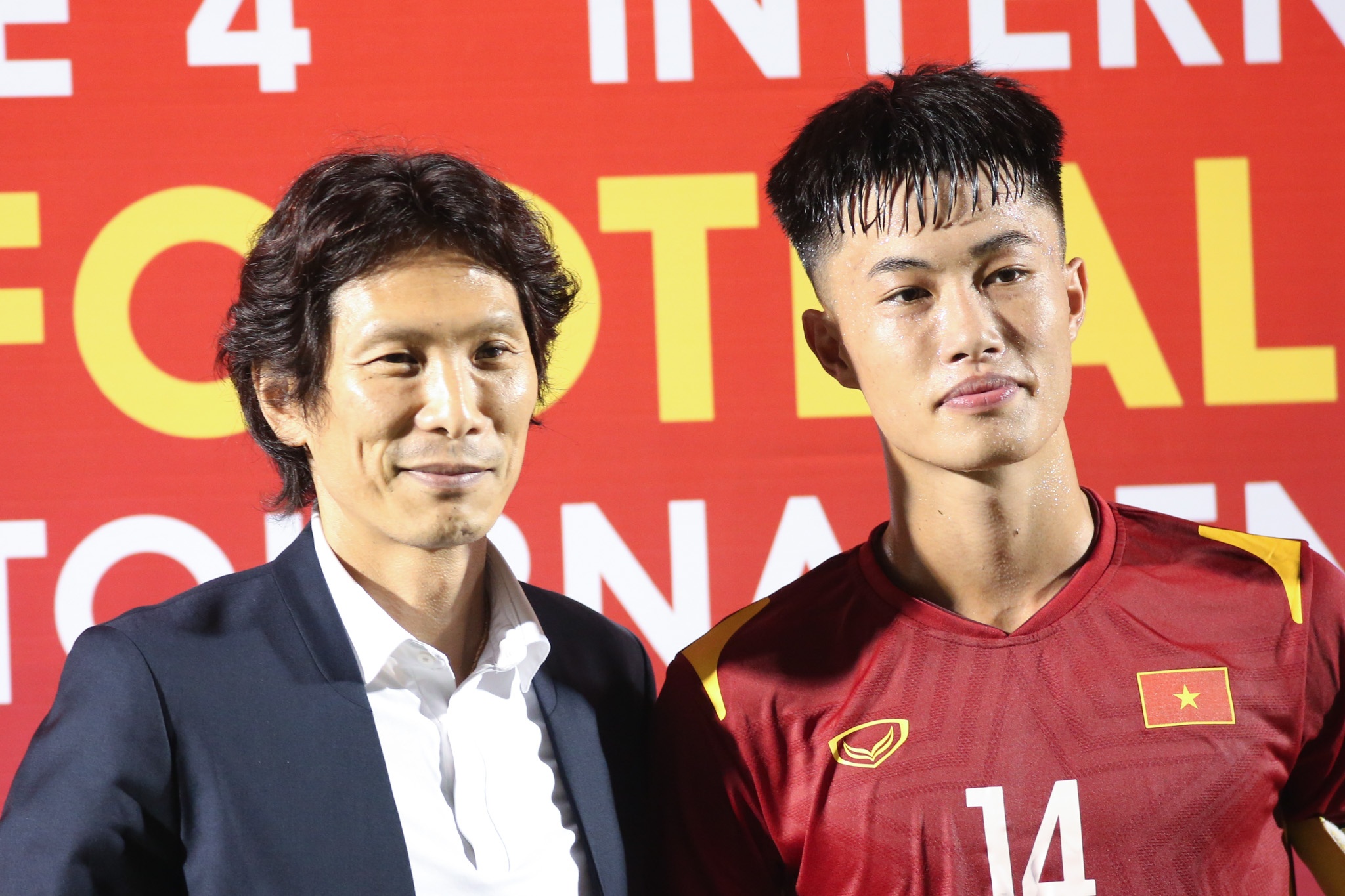 HLV Gong chung kien 2 tuyen thu U23 Viet Nam toa sang o doi U19 hinh anh