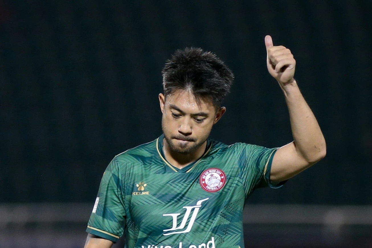 Lee Nguyen va Hoang Vu Samson cuu CLB TP.HCM hinh anh