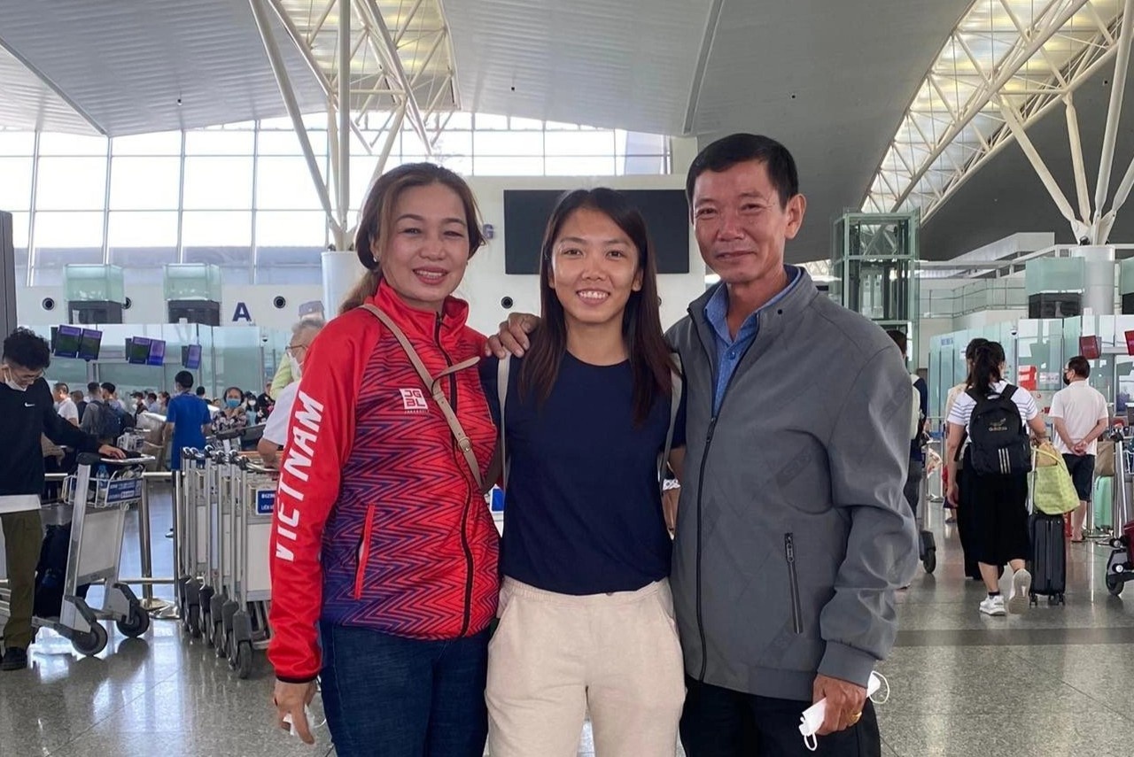 Huynh Nhu len duong sang Bo Dao Nha hinh anh