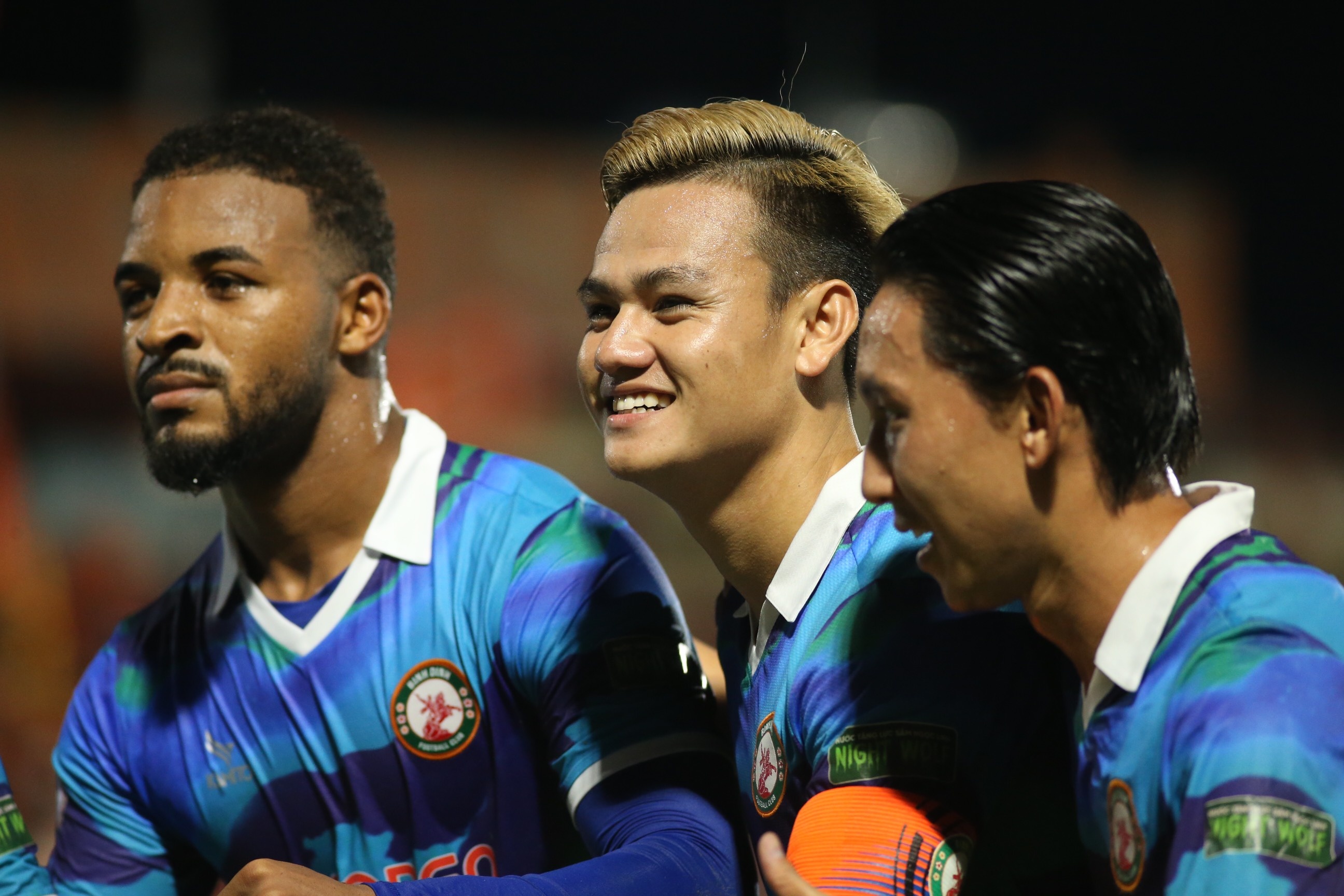 CLB Binh Dinh len nhi bang sau khi thang Binh Duong 4-1 hinh anh