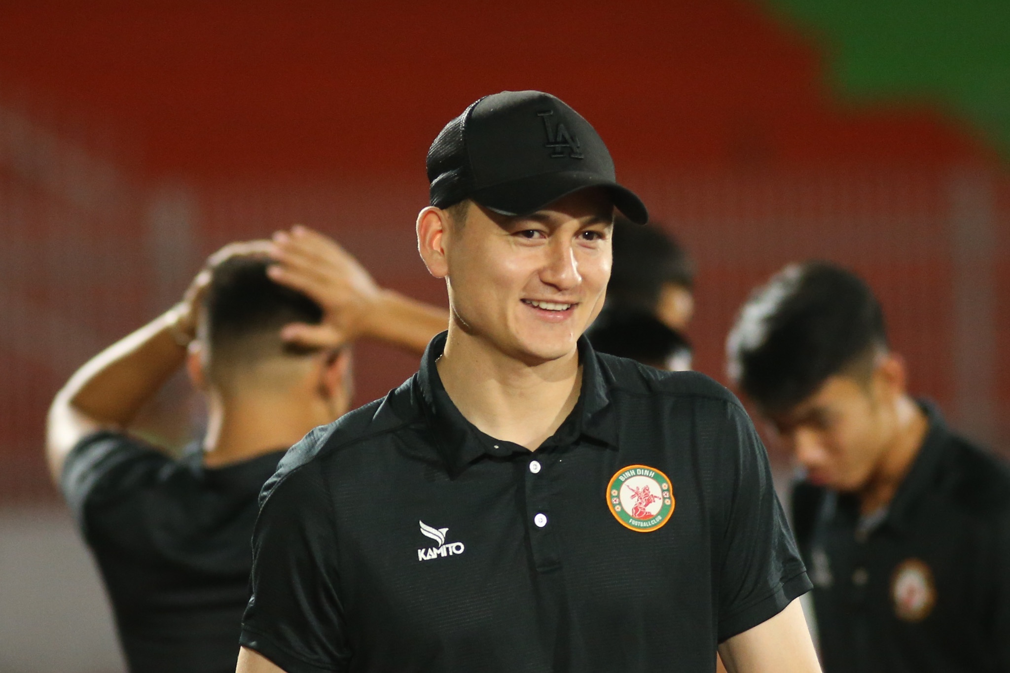 Van Lam rang ro trong lan dau xuat hien truoc khan gia Binh Dinh hinh anh