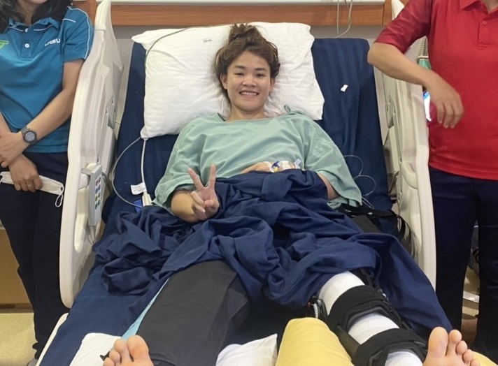 Cau thu bi dut day chang an gi de hoi phuc nhanh hinh anh