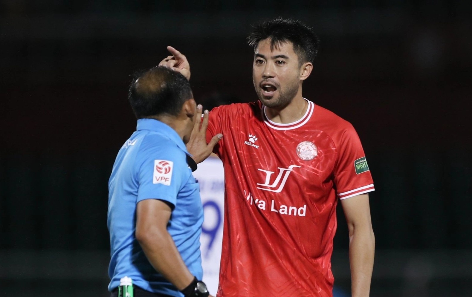 Lee Nguyen lien tuc phan ung trong tai vi bi pham loi hinh anh