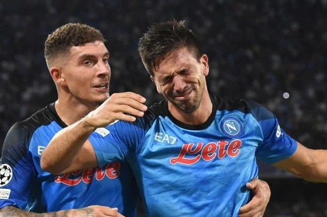 Con trai HLV Diego Simeone khoc khi ghi ban vao luoi Liverpool hinh anh