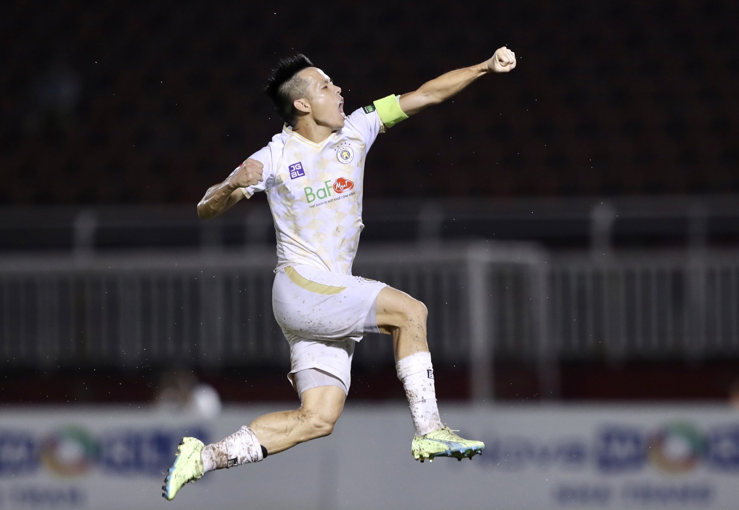 Van Quyet toa sang truoc ngay len tuyen Viet Nam hinh anh