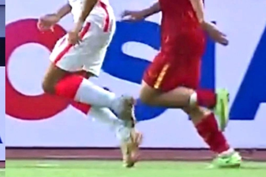 U20 Viet Nam chiu phat den sau pha tu vap chan cua doi thu hinh anh