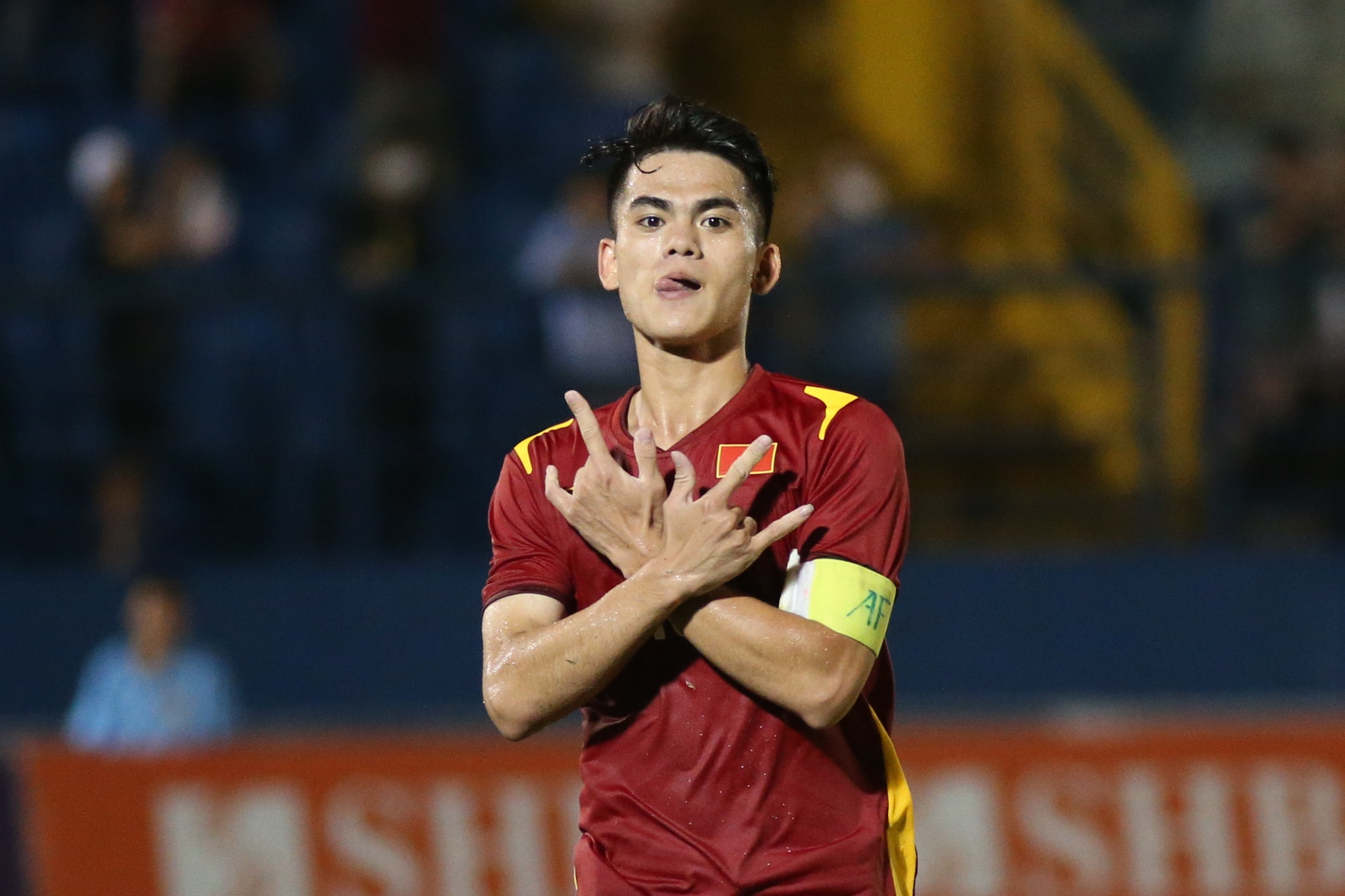 Vi sao cau thu U23 khong co cho o tuyen Viet Nam tai AFF Cup hinh anh