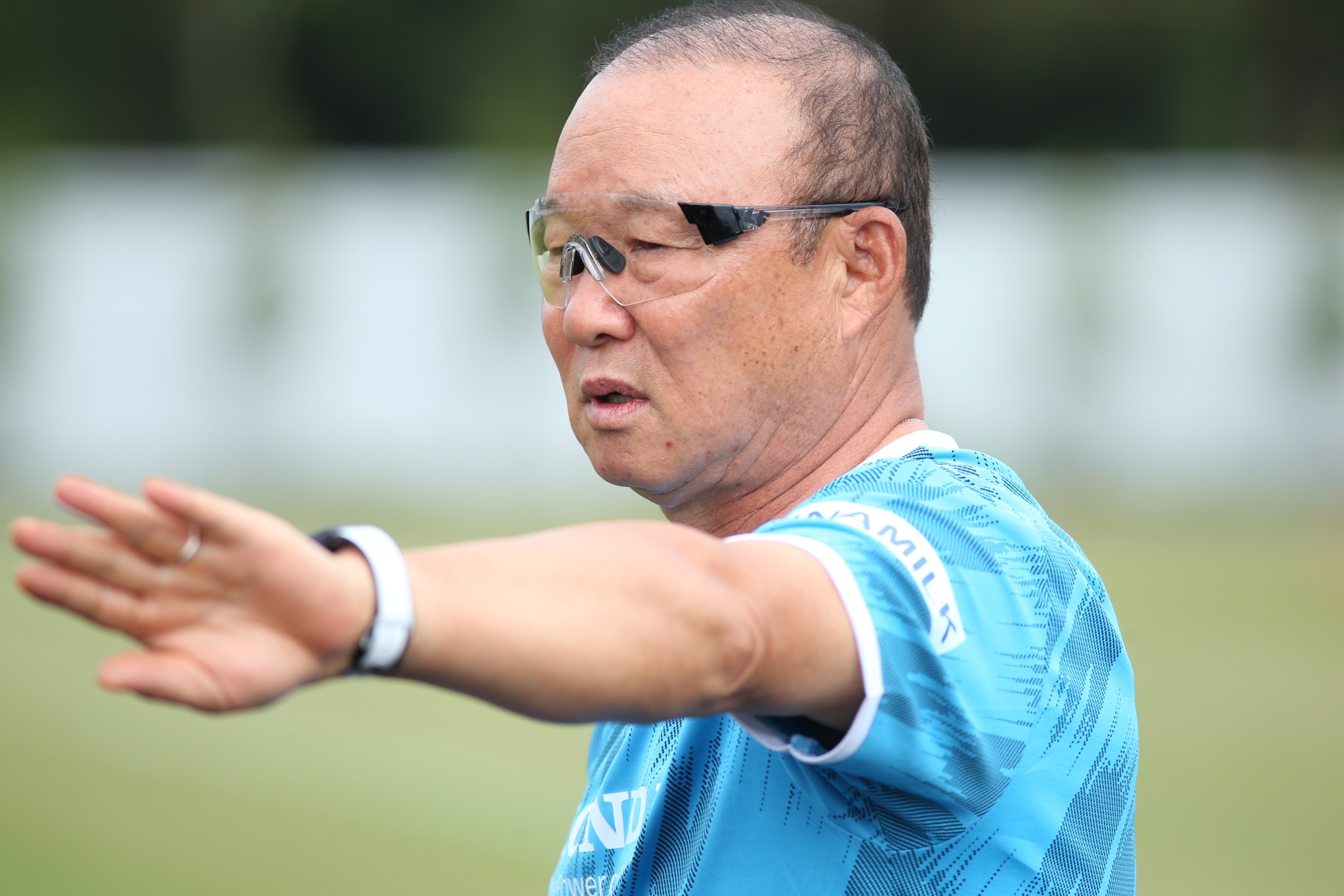 HLV Park phan ung gay gat de bao ve Hung Dung hinh anh