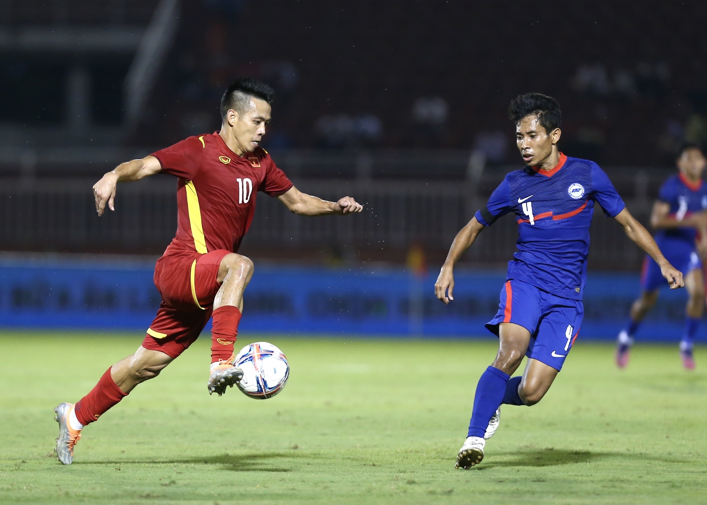 HLV tuyen Singapore: 'Van Quyet co nhan quan chien thuat tuyet voi' hinh anh