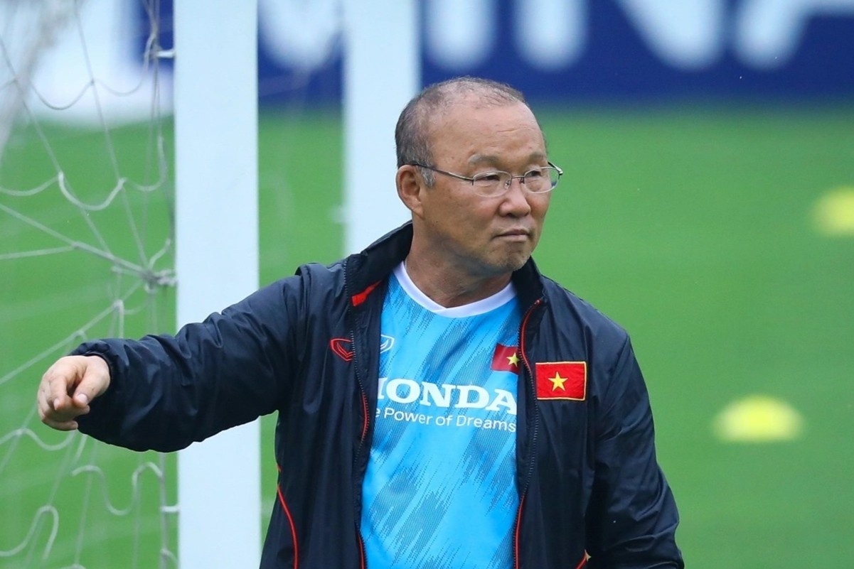 HLV Park va tro ly Anh Duc di du khan tran Thai Lan - Malaysia hinh anh