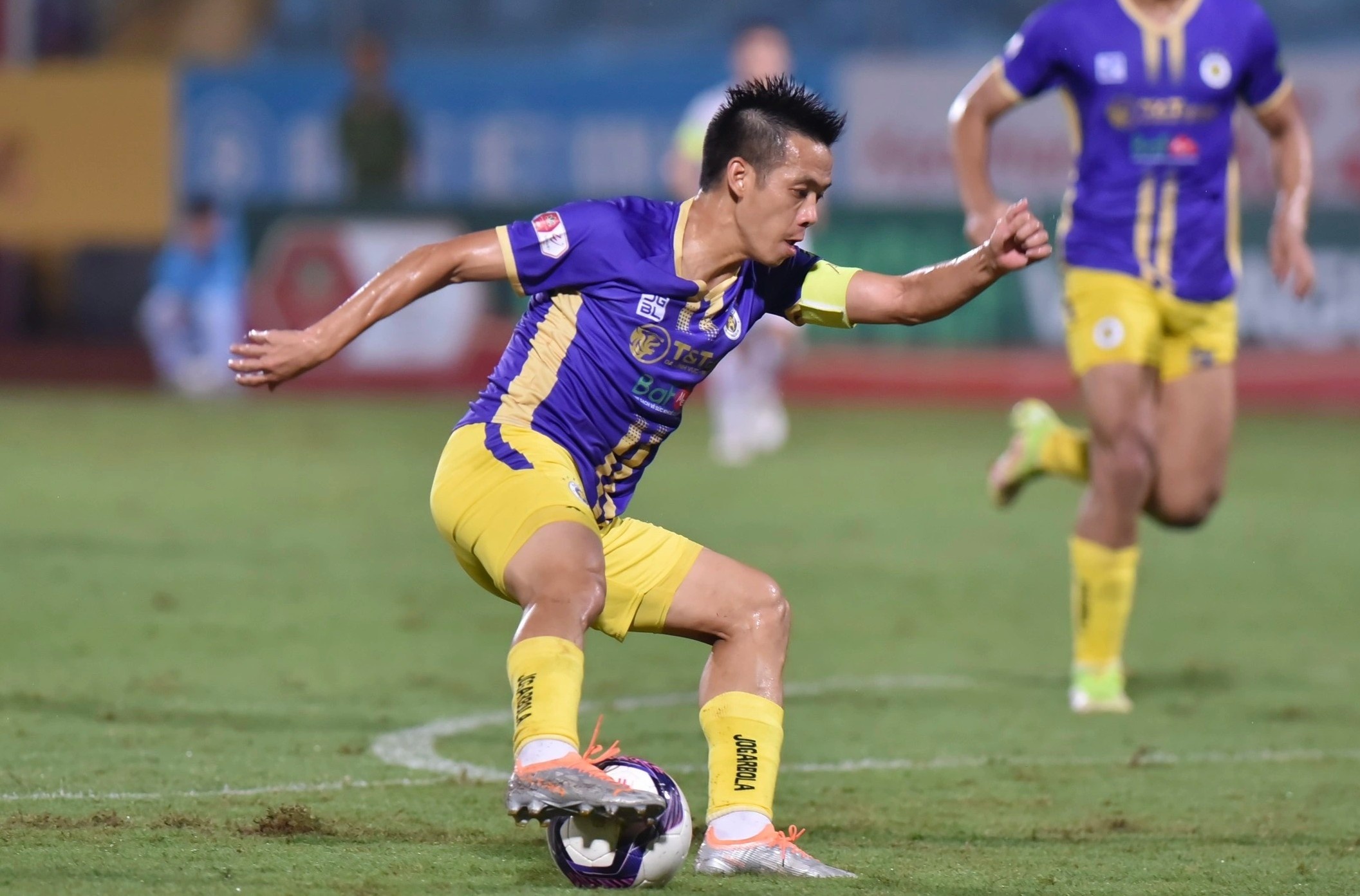 Van Quyet lap cu dup kien tao trong ngay CLB Ha Noi thang 5-1 hinh anh