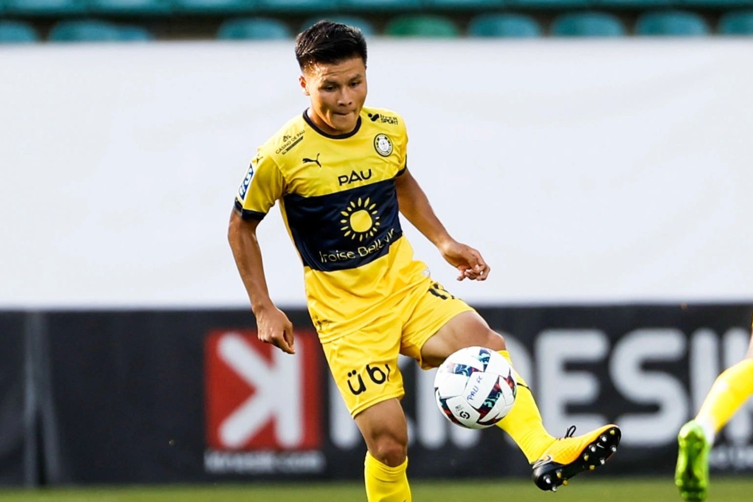 Thong so khong tot cua Quang Hai tai Pau FC hinh anh