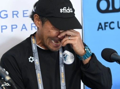 Thung luoi 34 ban o U17 chau A, HLV nguoi Nhat Ban khoc nuc no hinh anh