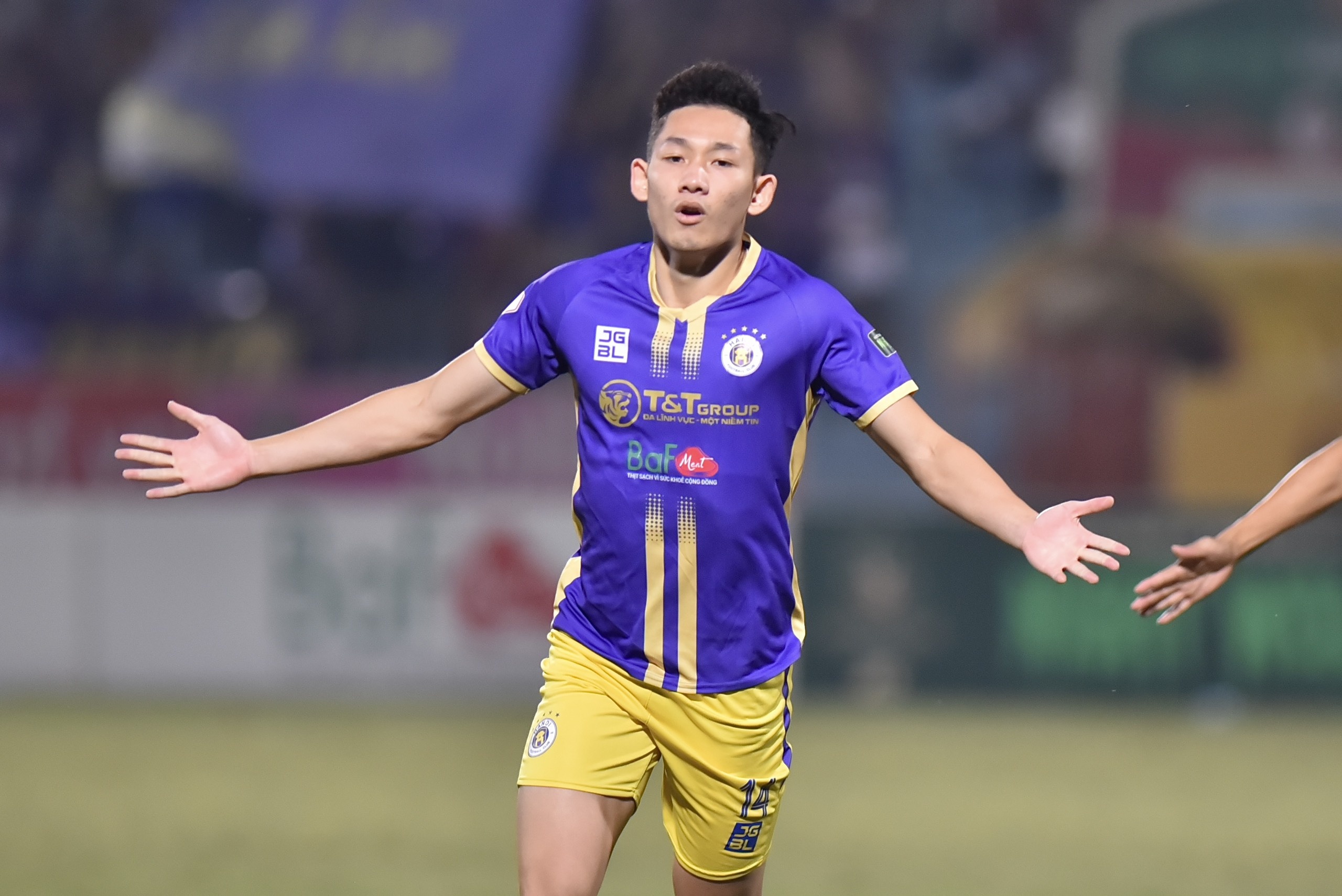 Dan tuyen thu Viet Nam giup CLB Ha Noi xay chac ngoi dau hinh anh