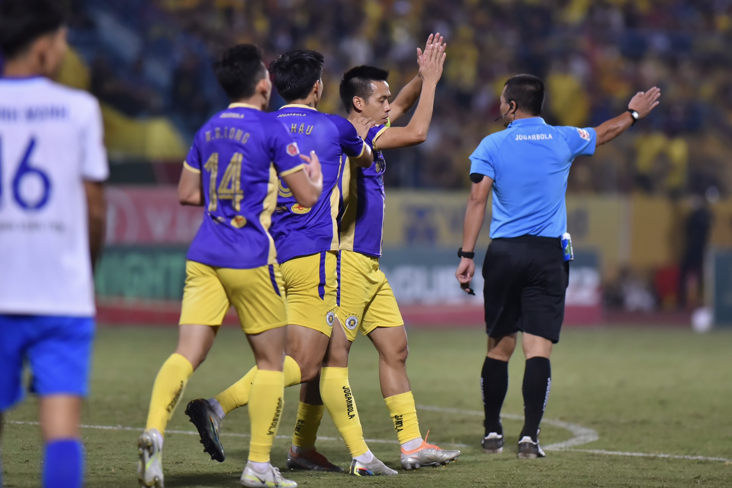 ha noi vs nam dinh anh 1