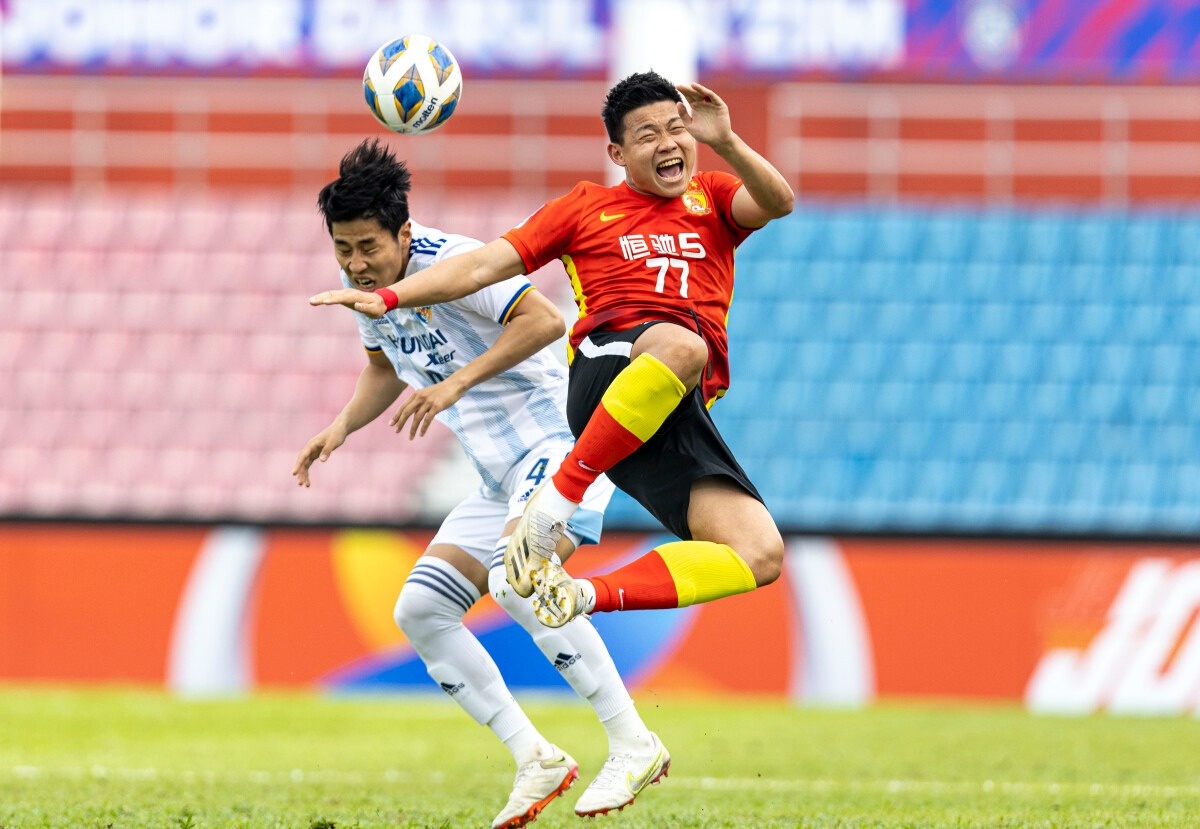 Bao Trung Quoc bat ngo khi Super League xuong hang 16 chau A hinh anh