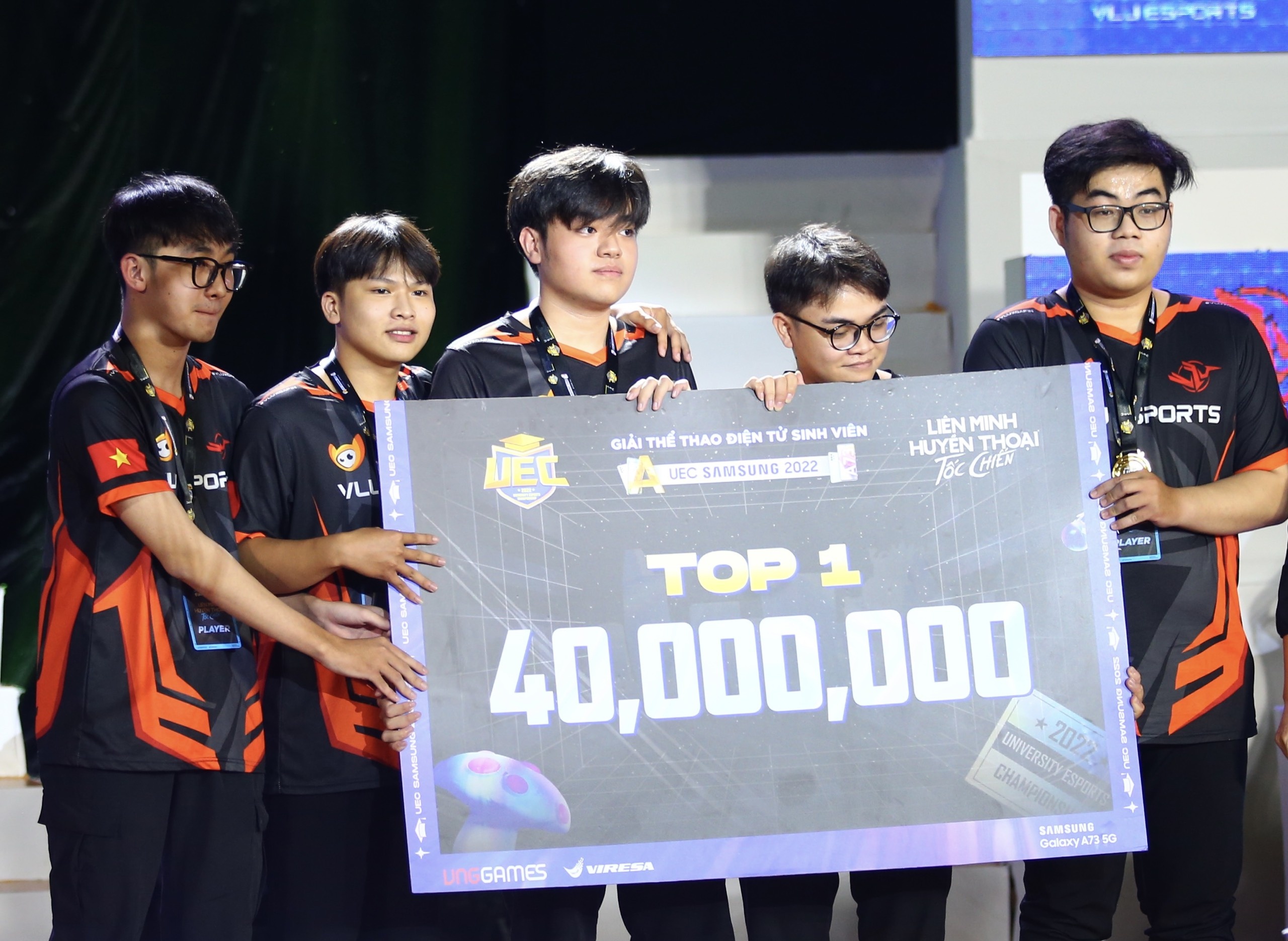 VLU choi vuot troi, vo dich Toc Chien o UEC Samsung Mua Thu 2022 hinh anh