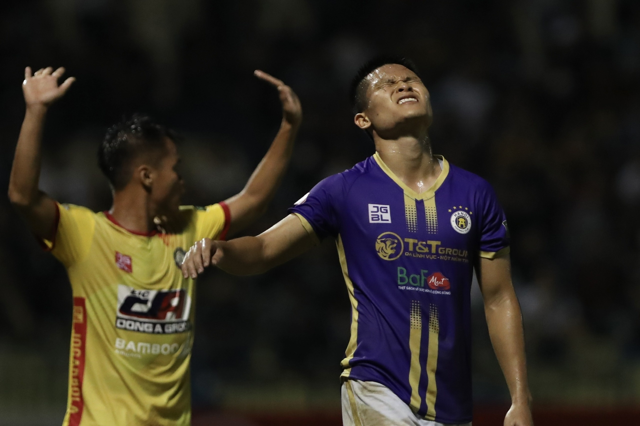 CLB Ha Noi lo co hoi noi rong khoang cach voi Hai Phong hinh anh