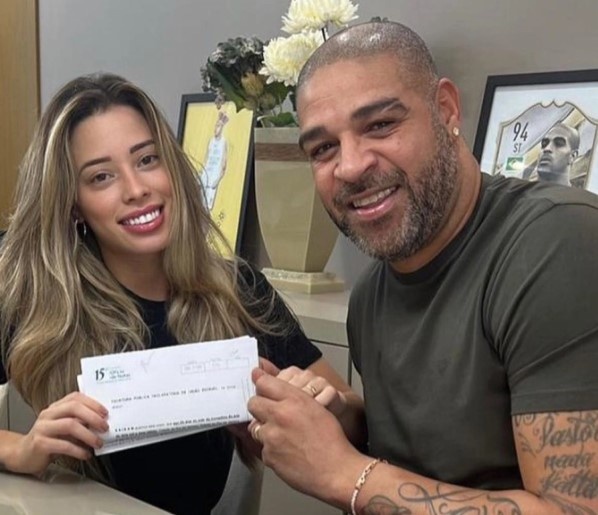 Adriano lay vo kem 15 tuoi hinh anh