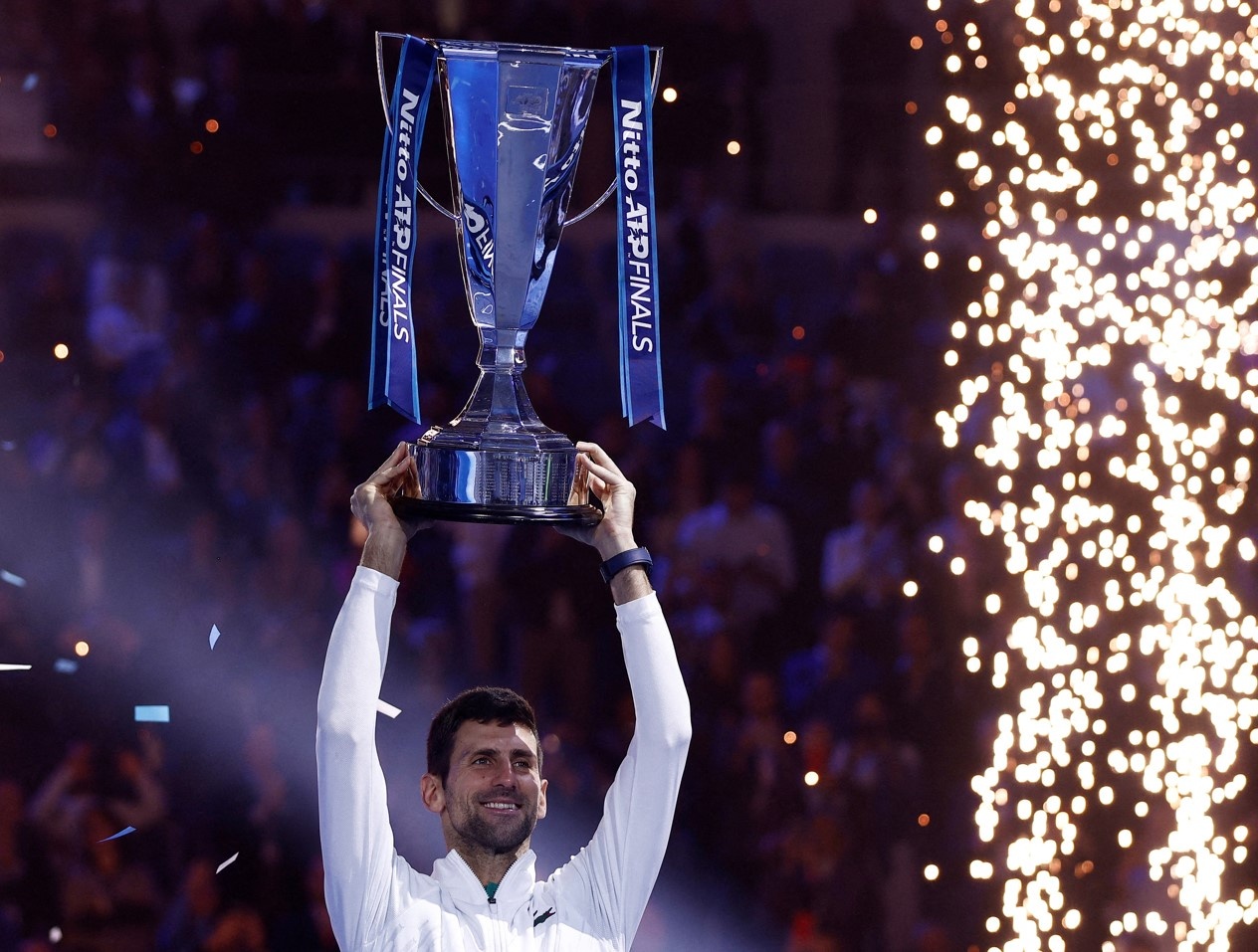 Vo dich ATP Finals, Djokovic can bang ky luc cua Federer hinh anh