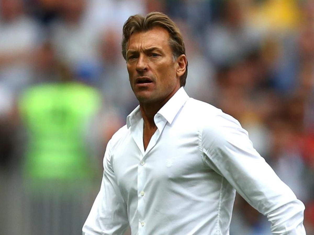 Chiec ao 'phep thuat' cua HLV Saudi Arabia hinh anh