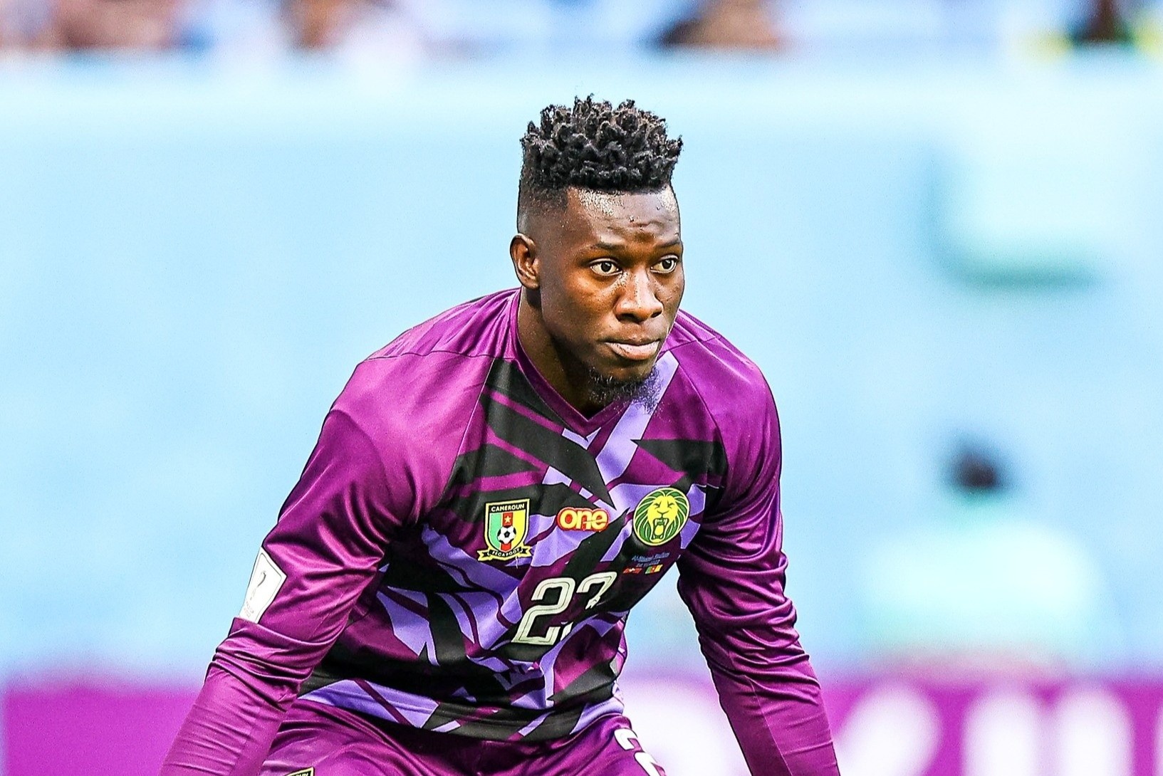 Thu mon Cameroon bi duoi khoi doi vi vo ky luat hinh anh