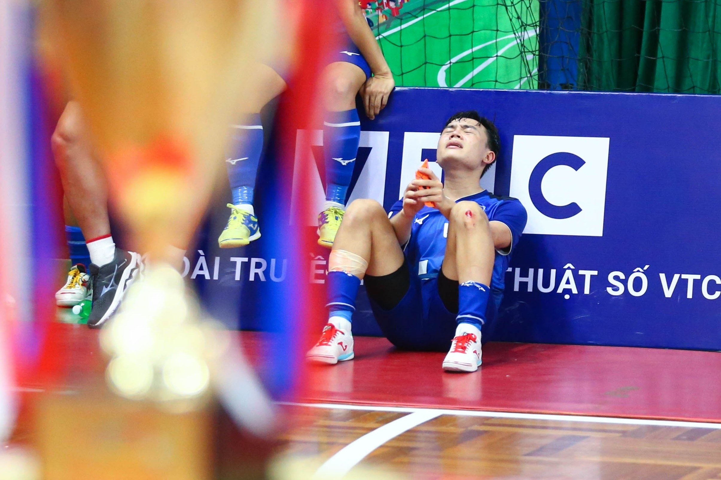 Cam xuc trai nguoc o chung ket futsal Cup Quoc gia hinh anh