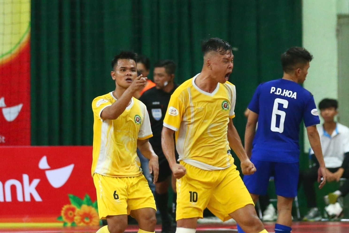 Thai Son Nam tiep tuc bi lat do hinh anh