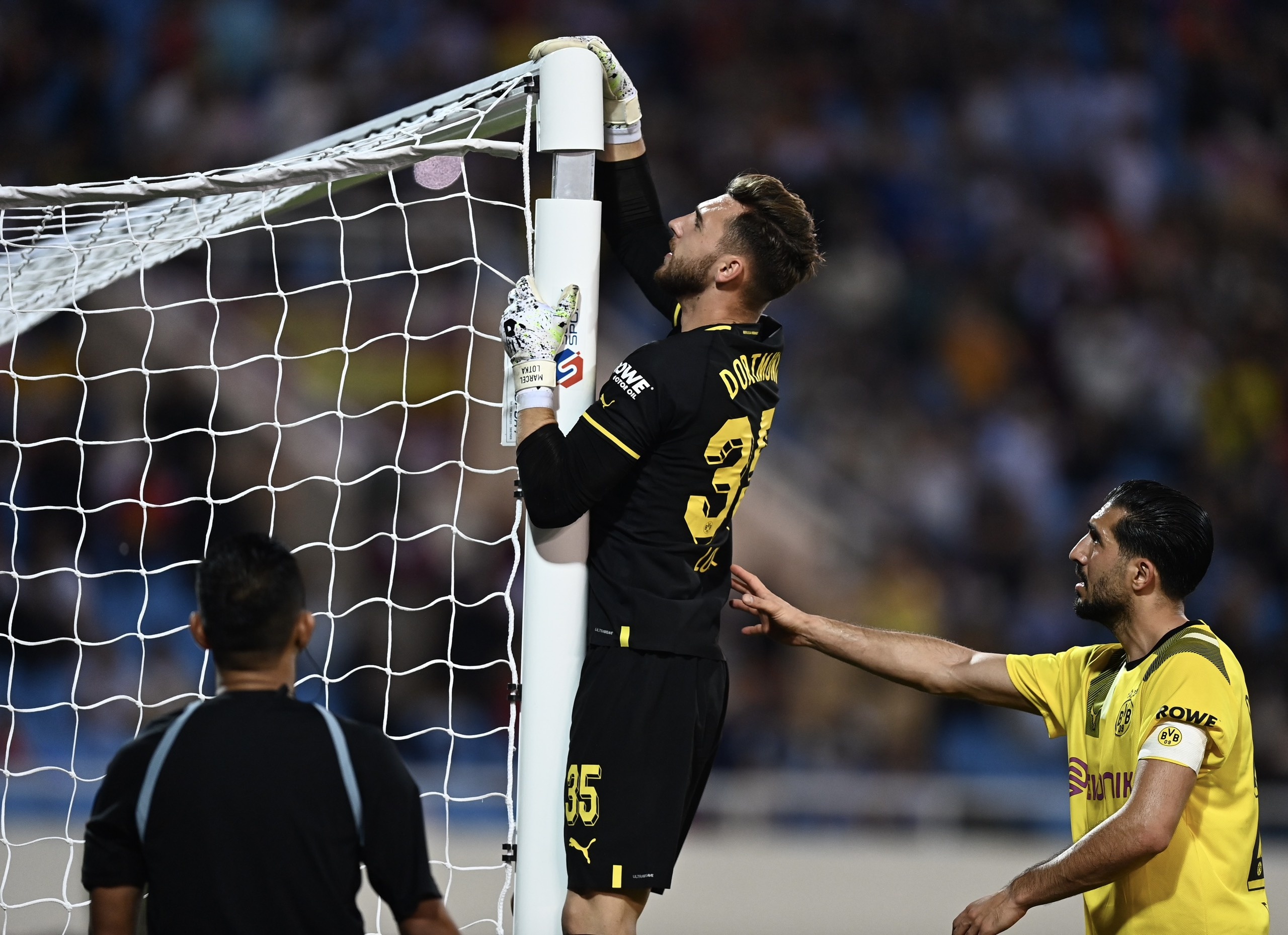 Nu HLV Dortmund bat cuoi vi su co khung thanh tren san My Dinh hinh anh